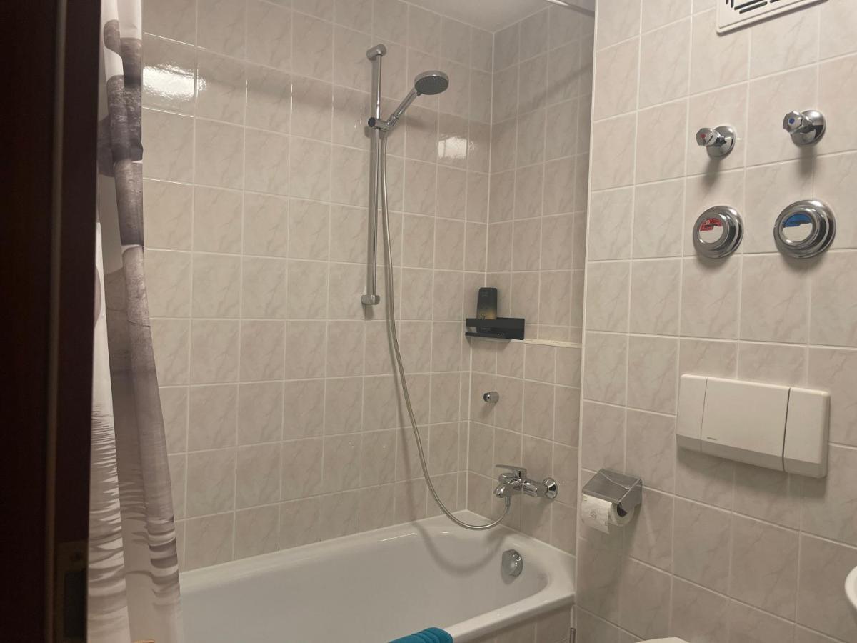 Modernes Apartment I Parkplatz I Netflix I Zentrum Renningen Exterior foto